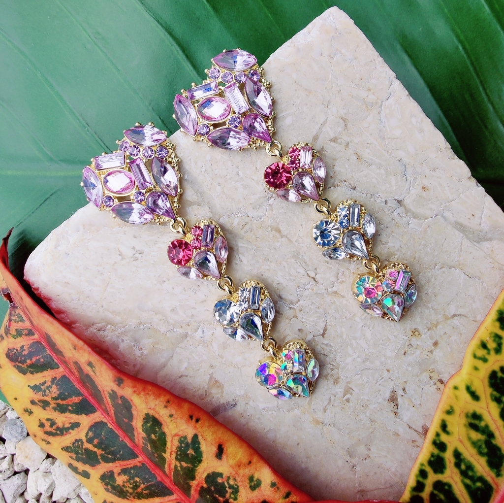 Dangle Heart Shape In Descending Order Glass Rhinestone Earrings.